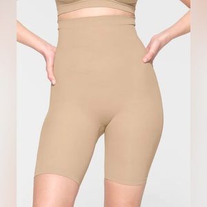 Skims high waisted above the knees short size L/XL color clay new without tags